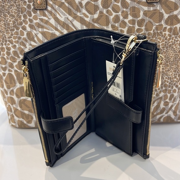MICHAEL KORS LARGE DOUBLE ZIP WRISTLET WALLET PHONE CASE CLUTCH
Black Multi - Picture 10 of 16